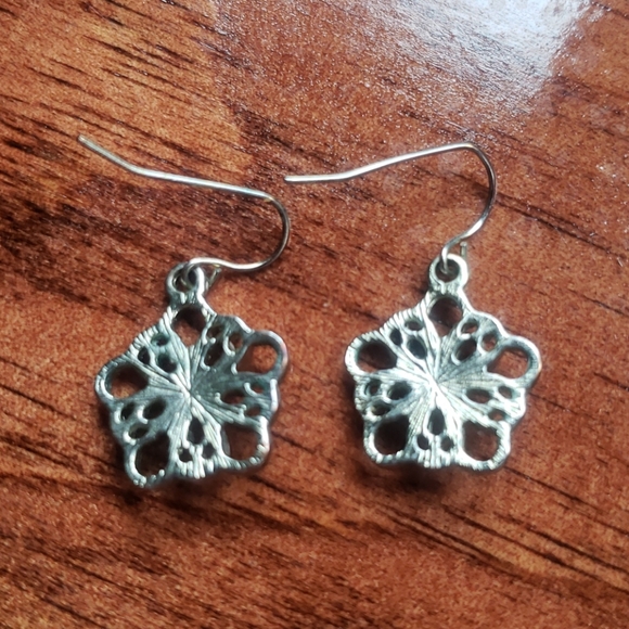 Vintage 80s | Flower Gold Tone Dangly Earrings - Picture 5 of 5